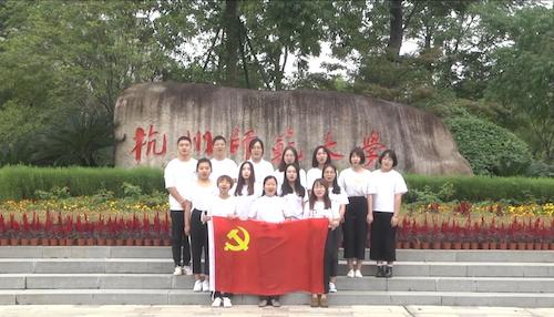 全体党员拍摄现场合影