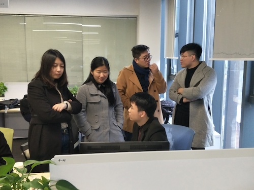 04 观看校友创业产品