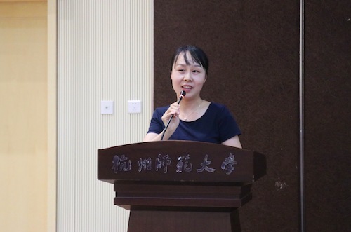 教师代表邓佳老师发表讲话