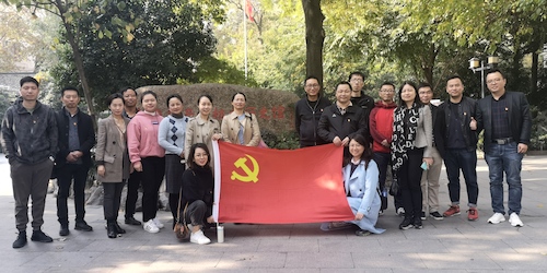 91制片
教工党支部合影留念